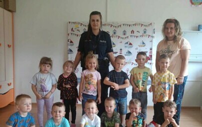 Zdjęcie do Pani policjantka z wizytą w przedszkolu