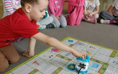 Zdjęcie do Zabawy z programowania z robotem Doc - Oddział III Motyle