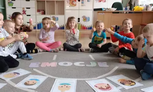 Zdjęcie do Jestem radosny, jestem zły - świat emocji przedszkolak&oacute;w - Oddział III Motyle